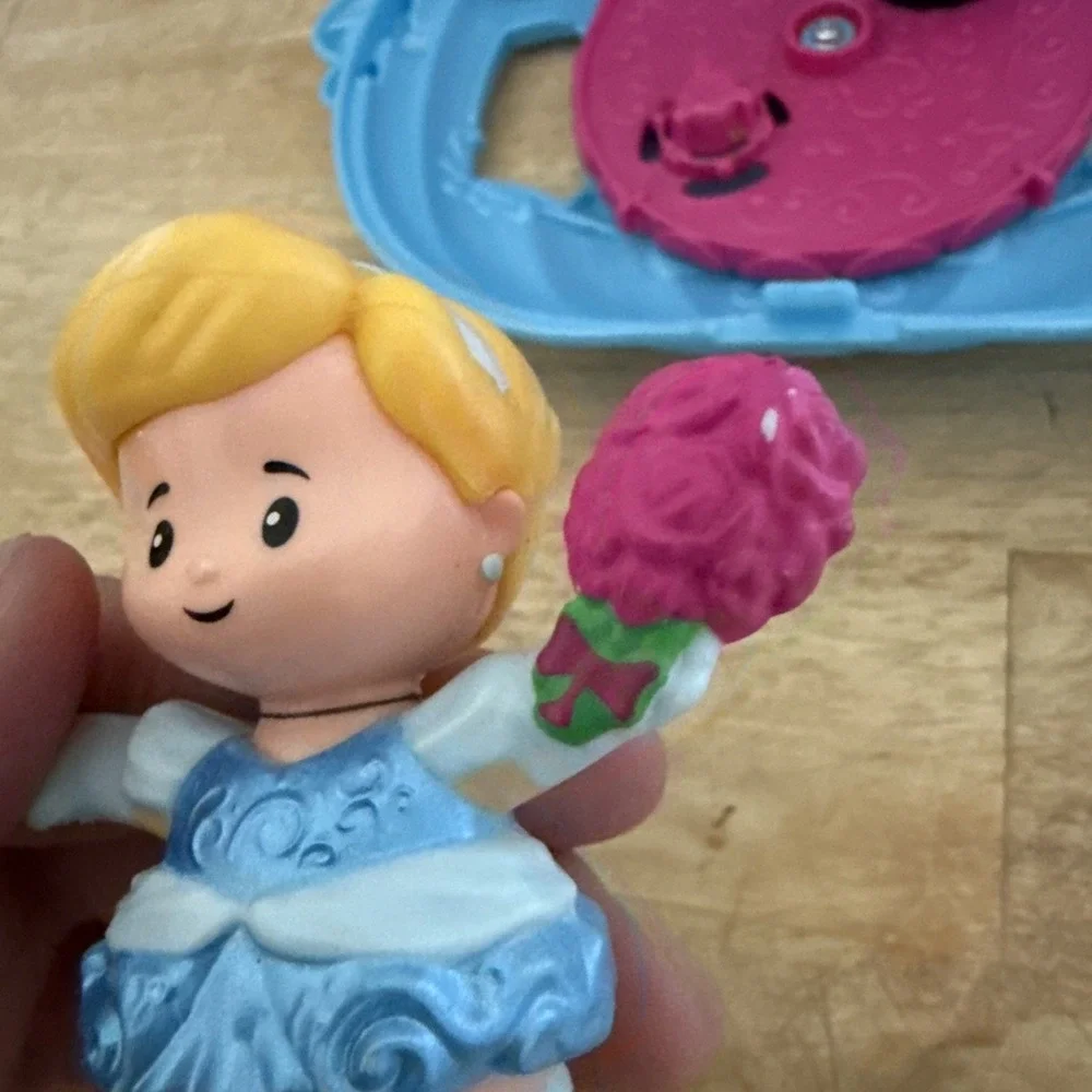 Fisher Price Little People Disney Princess Cinderella Dancing Carriage Prince